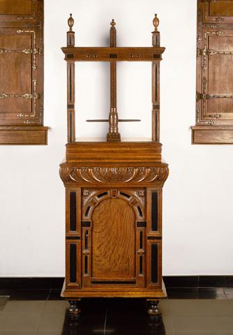 Flemish Linen Press, 1700-1725